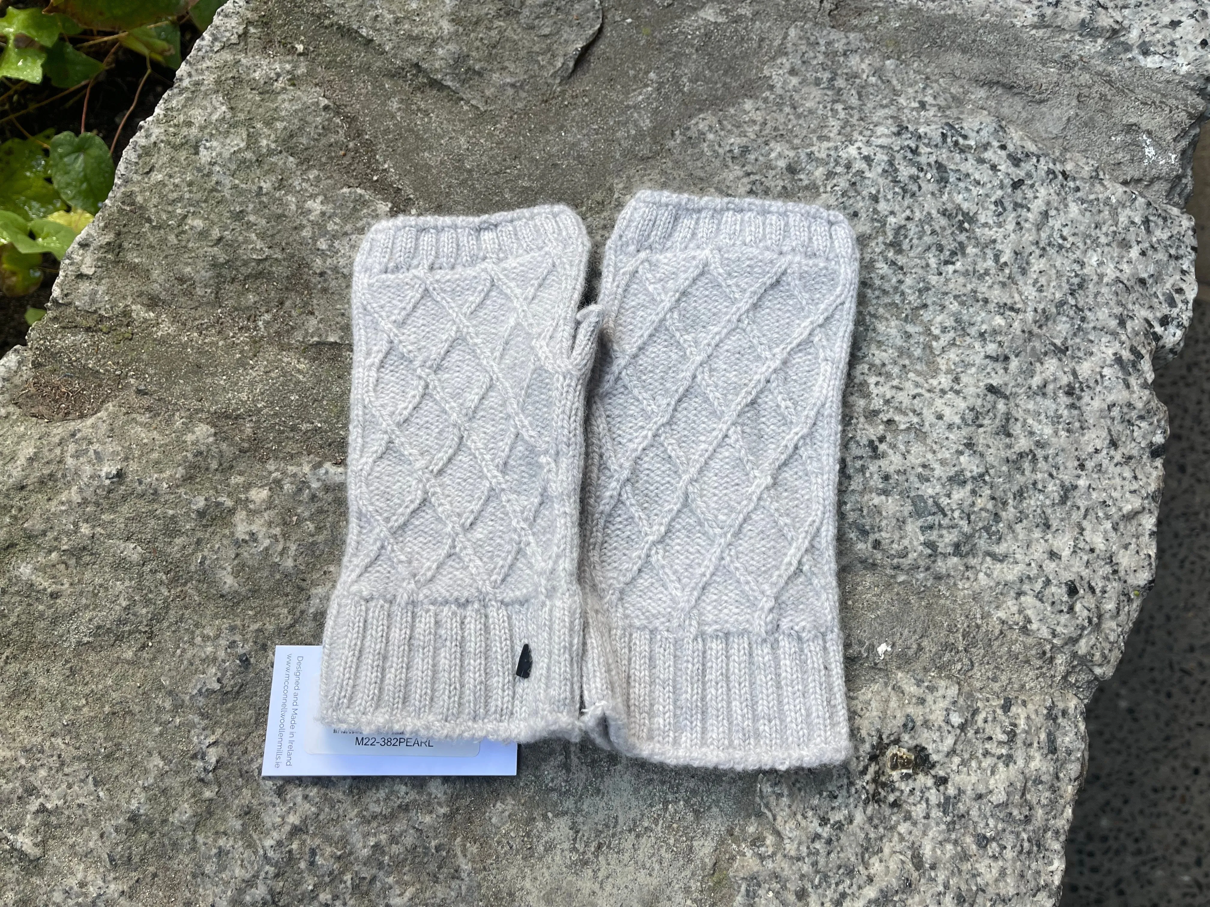 Aran - Diamond Mittens - Pearl