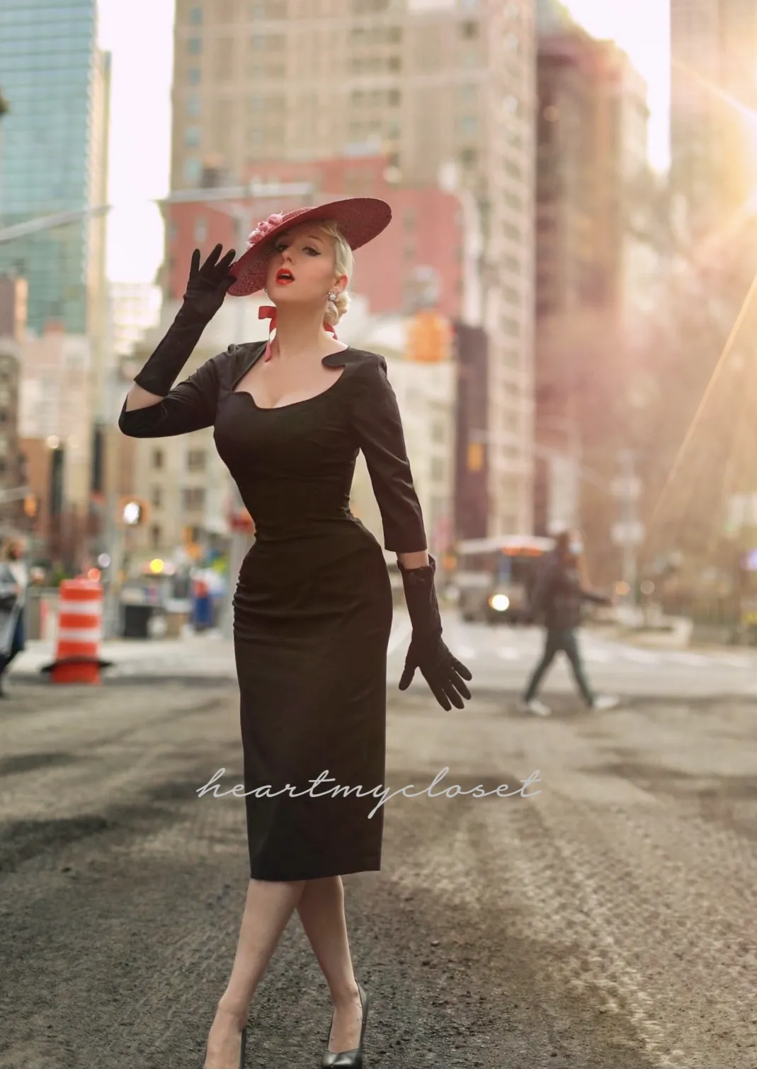 Janice - old hollywood pencil dress curve neckline